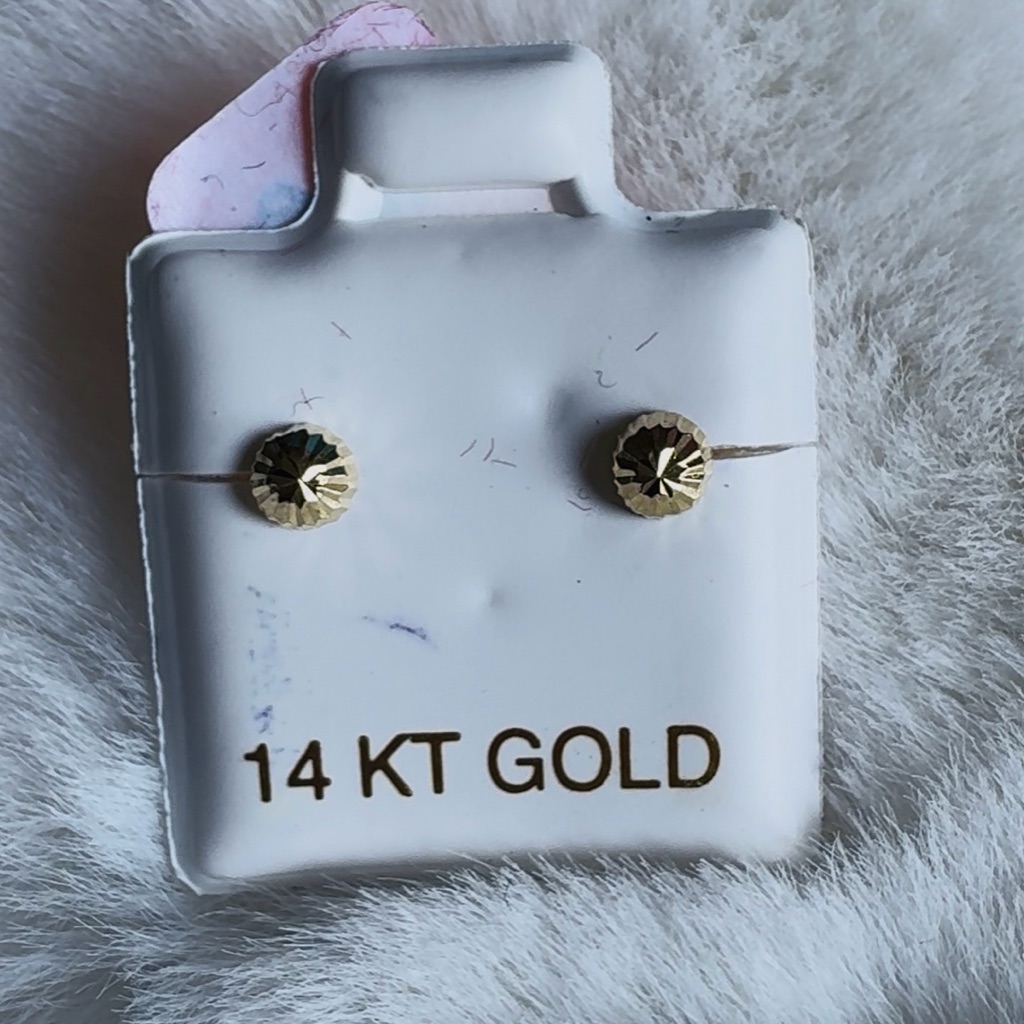 14 Kt Gold Stud Earrings